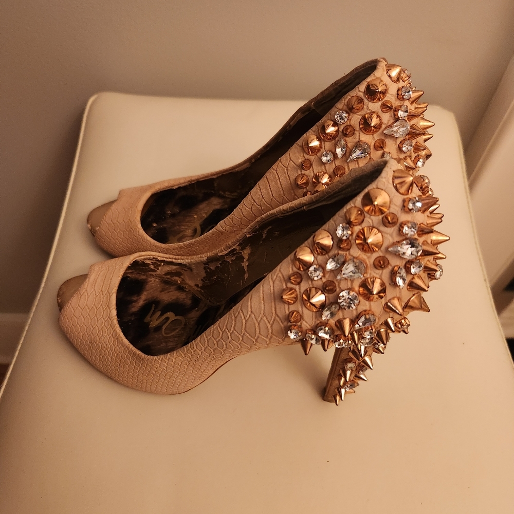 Women's shoes